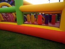CARRERA DE OBSTÁCULOS INFLABLE INVASIÓN GALÁCTICA