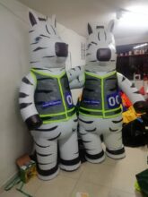 RÉPLICA INFLABLE CAMINANTE CEBRA