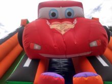 TOBOGÁN INFLABLE TEMÁTICO CARS