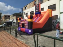 TOBOGÁN INFLABLE TEMÁTICO LOS VENGADORES